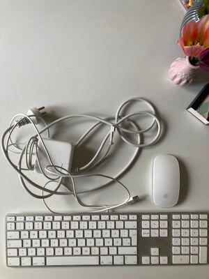Tastatur, Mac, God, Tastatur, mus og oplader til Mac. 
Sender gerne