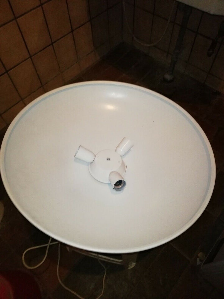 Anden loftslampe, 6