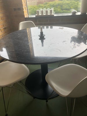 Spisebord, Marmor, b: 130, Smukt grå / sort marmorbord med sort metalfod. Har lidt patina, da det er