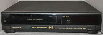 VHS videomaskine, Panasonic, NV-J42, God, God video med scart-stik for let tilslutning.
Gode farver 