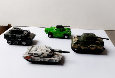 Modelbil, 4 MILITÆR KAMPVOGNE, 4 stk Militære Tank sælges. De er i Metal og Plast. Fast samlet Pris.
