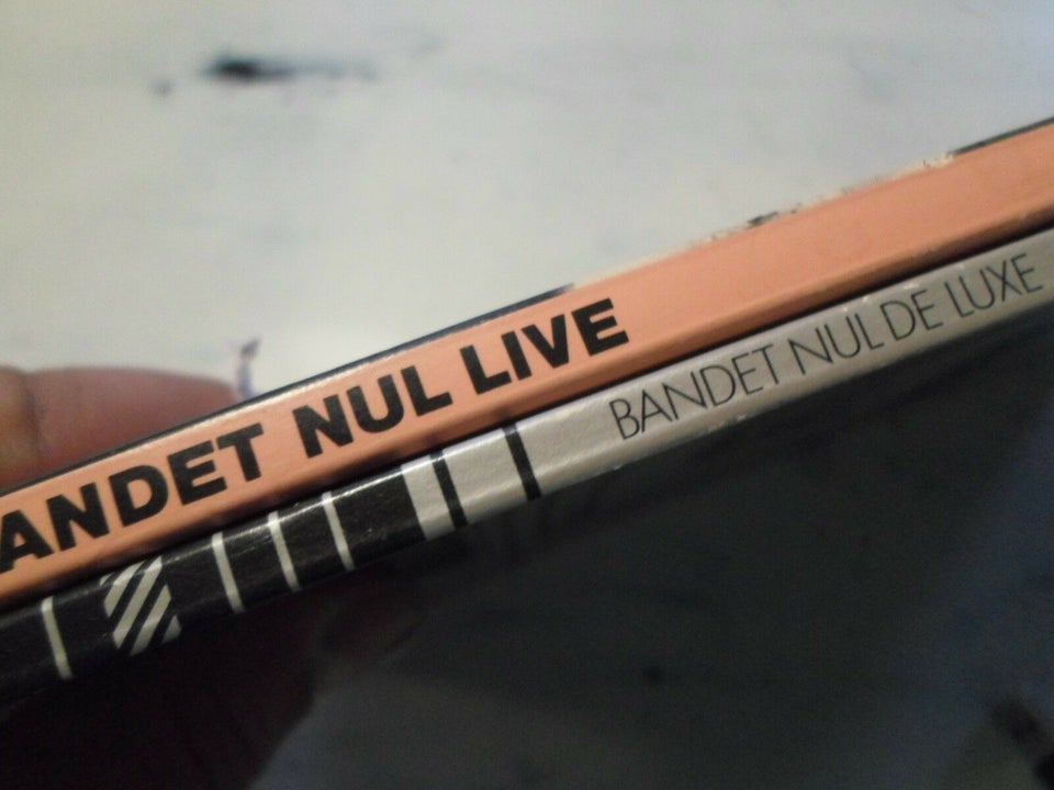 Bandet Nul / De LUXE / LIVE, Bandet Nul, genre: digte