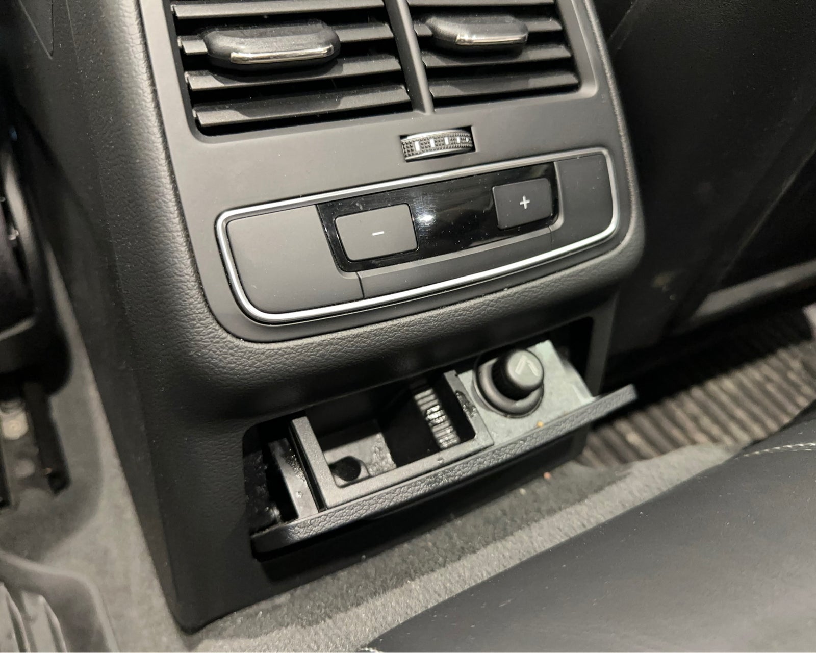 Interiør, USB opladestik til bag, Audi A4 B9 og A5 B9