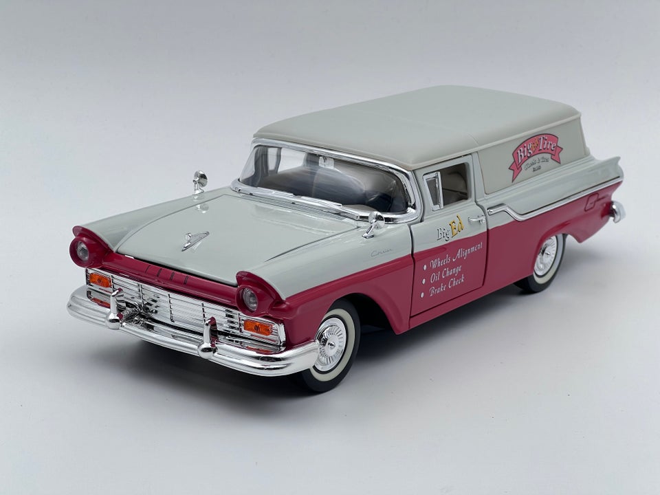 Modelbil, 1957 Ford Courier Sedan Delivery Van, skala 1:18