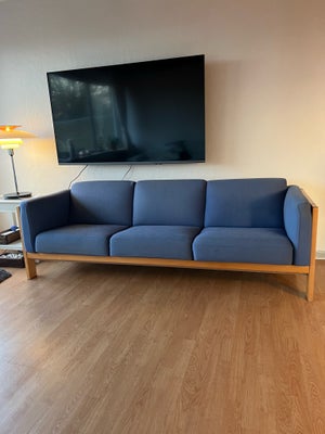 Sofa, andet materiale, 3 pers., Fantastisk siddekomfort. Længden er 220 cm. Bredden er 75 cm.
Højden