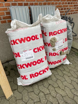 Rockwool, I indpakning. Har stået tørt måler 145 mm i tykkelsen. 
2 pk. Samlet pris 250kr