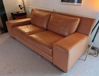 Sofa, læder, Nypris 10.000
Sælges grundet flytning 
B 210 d 100 h 80 cm
Sparsomt brugt, fremstår der