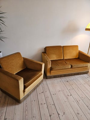 Sofagruppe, velour, 3 pers., Retro 2-pers. sofa + matchende lænestol i guld-velour med frynser (fra 
