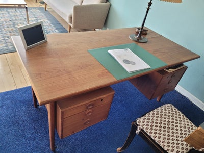 Skrivebord, Dansk møbel håndværk, b: 153 d: 78, Smukt fritstående skrivebord i teak, meget fint møbe