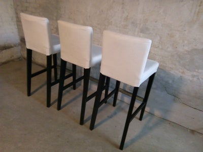 Barstol, To barstole: Højde 75 cm. Cremefarvet/flødefarvet  aftageligt bestræk, sortfarvet træben, s