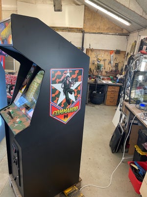 arkademaskine, Commando arcade maskine. Nyt kabinet. Ny strømforsyning. Nye knapper og joystick. Nyt