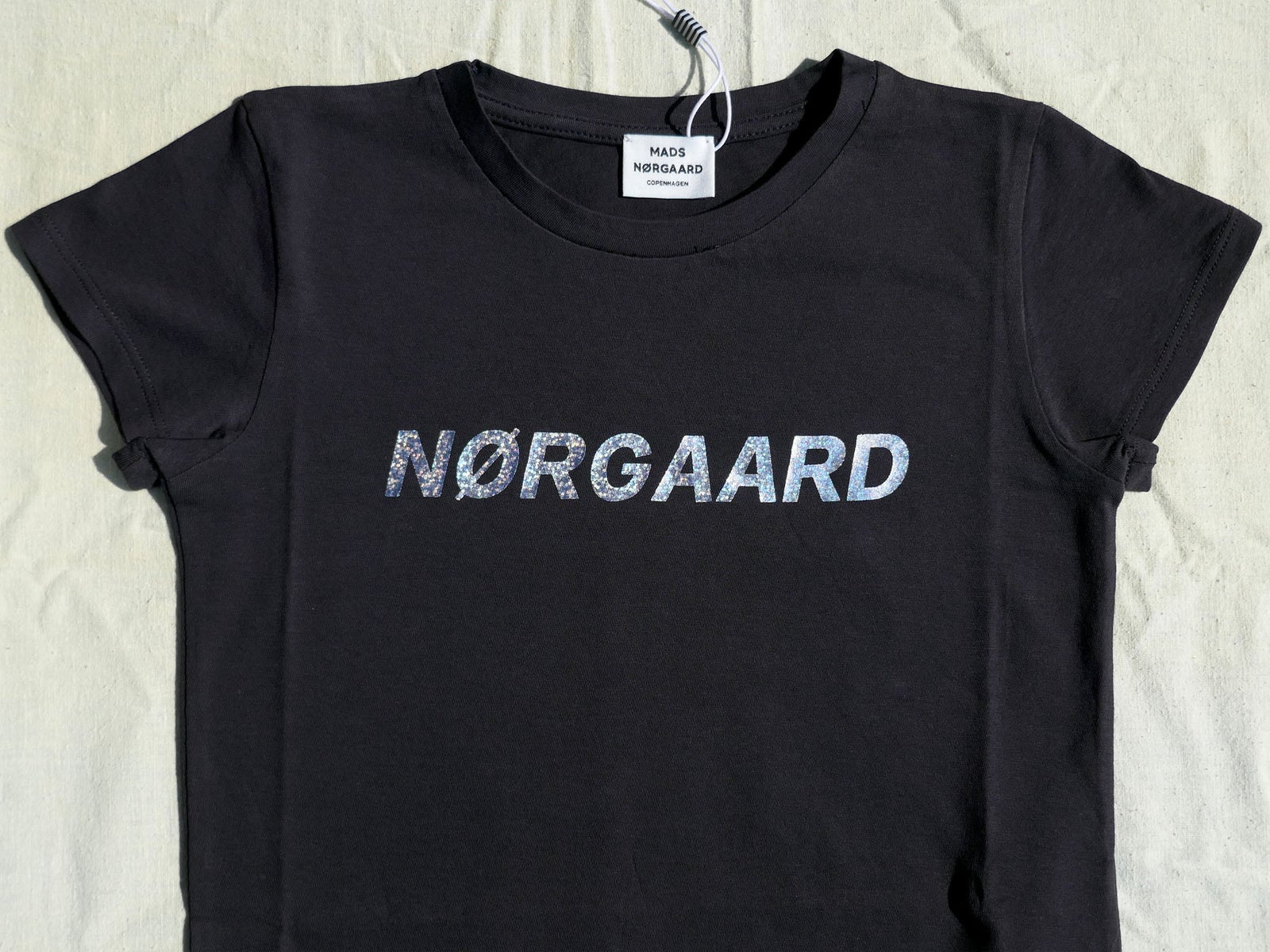 Bluse, *NY* t-shirt, Mads Nørgaard