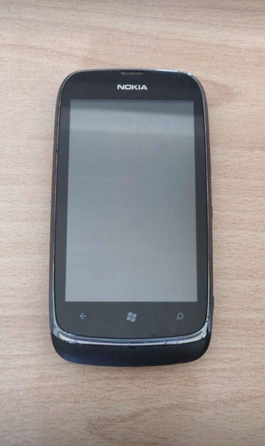 Nokia Lumia 610, Nokia smartphone sælges
Model Lumia…