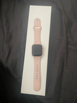 Smartwatch, Apple, Serie 6. 40mm. GPS og cellular. Kasse,ur og ekstra rem medfølger. Opladeren er de