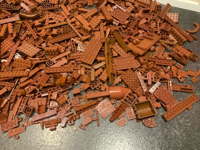 Lego andet, Diverse, 1960 gram brune klodser
Alle er originale lego
De er ikke vaskede
Sælges kun sa