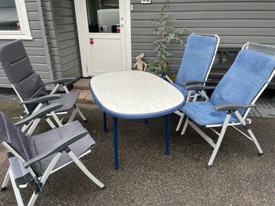 Campingbord og stole, Bord med 4 positionsstole - ens 2 og 2. Sælges samlet