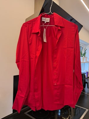 Skjorte, KARMAMIA, str. findes i flere str., RØD, Ubrugt, Flot kvalitetsskjorte i rød, str L ubrugt 