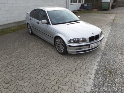 BMW 318i, 1,9, Benzin, 1999, træk, aircondition, ABS, airbag, alarm, 4-dørs, centrallås, startspærre