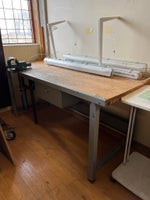 værkstedsbord / arbejdsbord med skruestik