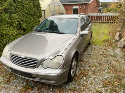 Mercedes C220, 2,2 CDi Elegance stc. aut., Diesel, aut. 2002, km 440000, champagnemetal, træk, klima