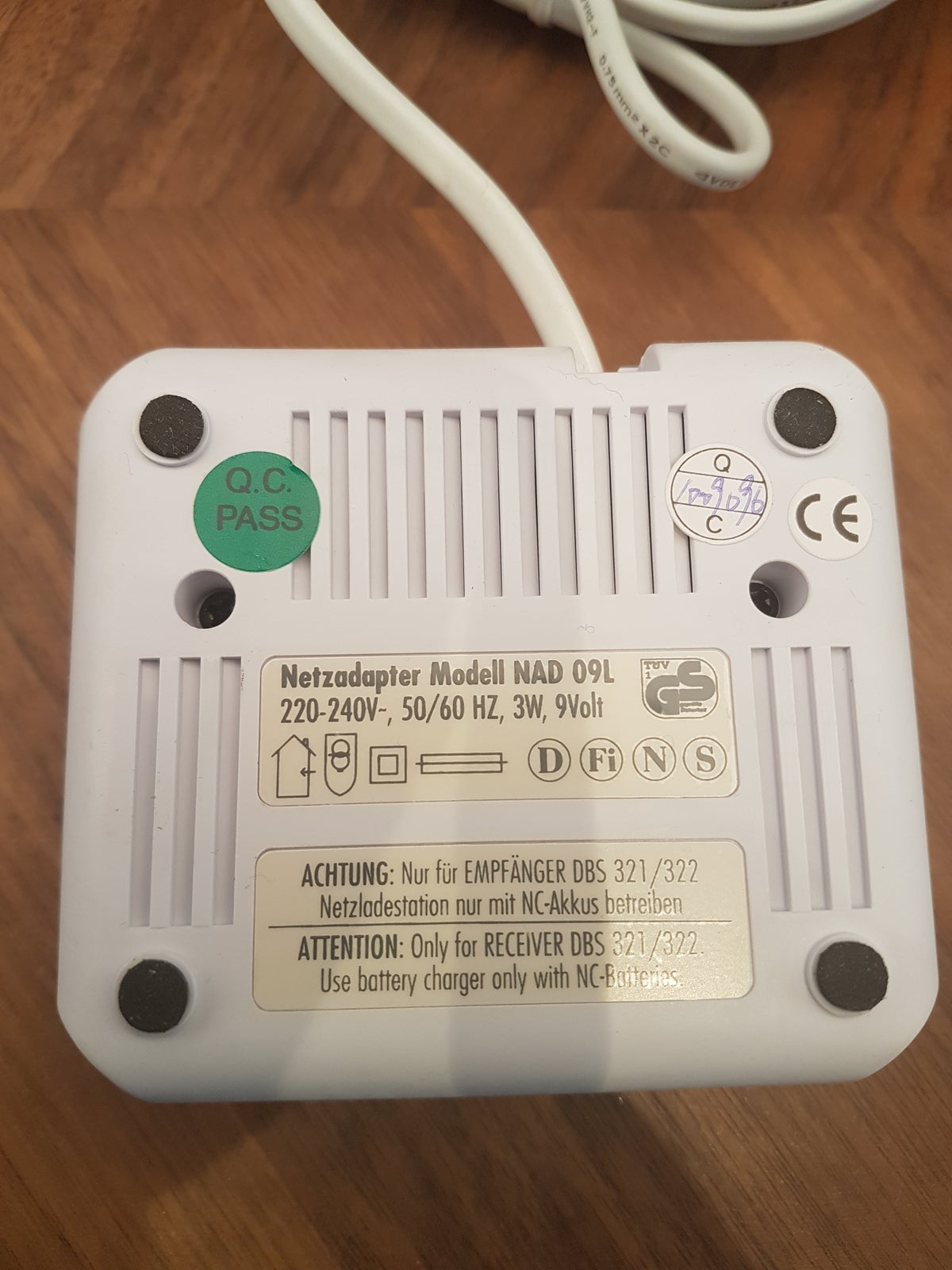 Batterioplader, M-E Micro-electrics NAD09L