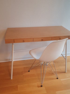 Skrivebord, LILLÅSEN, b: 102 d: 49 h: 74, Meget fint skrivebord fra IKEA (stolen følger ikke med). S