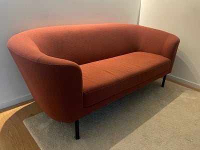 Sofa, stof, 3 pers. , ILVA, Super stand. Savner nyt hjem at pynte i :)
ILVA COSY SOFA
Farve: Bordeau