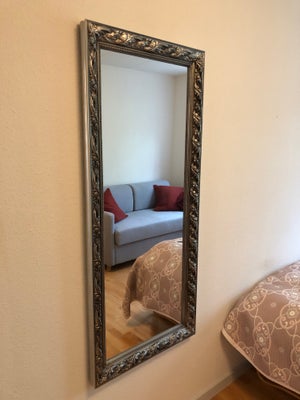Vægspejl, Stort fint spejl 