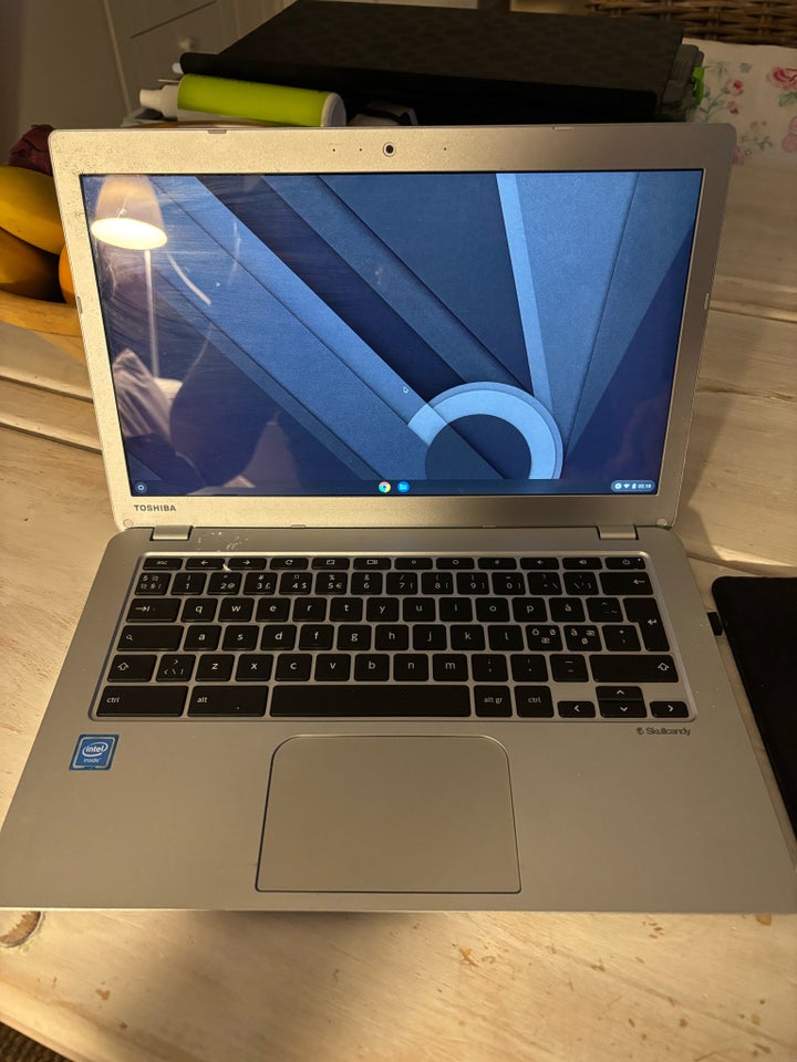 Toshiba Chromebook CB30 , 2 GB ram, 16 GB harddisk