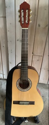 Spansk, Oscar Schmidt, Spansk guitar med rem og fender kvalitets taske sælges.