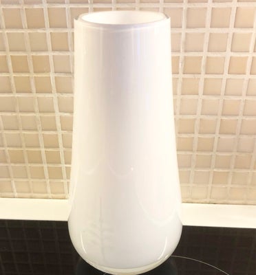 Glas, Vase, Musselmalet, Super smuk hvid Musselmalet glasvase 26cm fast pris 550kr skal afhentes Hør