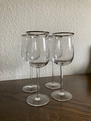 Glas, Vinglas, Marie Sohl, Rødvinsglas, 4 stk. med bladmotiv skåret i glasset og en sølvkant.

De er
