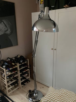 Standerlampe, Ikea, Standerlampe. På billedet er den 180 cm. høj, men den er justerbar i højden 