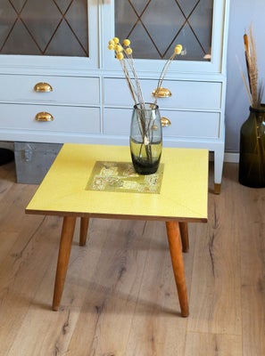 Sofabord, gult, Mega fedt bord - sofabord, blomsterbord el. lign

Top af smukt gult tapet fra 1960´e