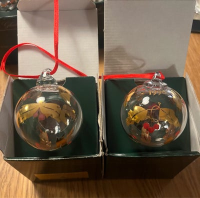 Glas julekugler, Glaskugle fra 1994 og 1996. De er en del af serien Golden Christmas fra Bing & Grøn