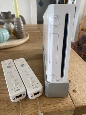 Nintendo Wii, RVL-001, God, Wii sælges, da den ikke bliver brugt mere. 
Den er i fin stand og virker