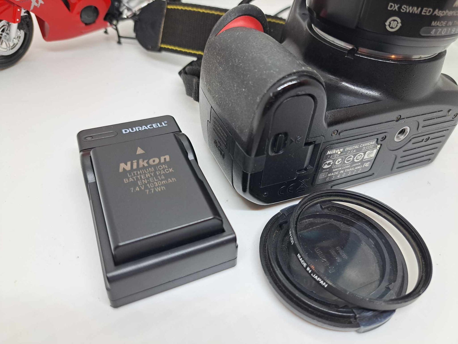 Nikon D3100, 14,8 megapixels, 3 x optisk zoom