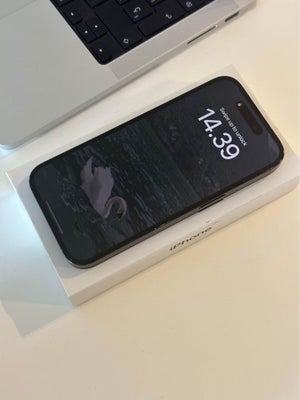 iPhone 14 Pro, 256 GB, sort, God, Små kosmetiske ridser i kanterne 

89% Batteri helbred

Emballage 