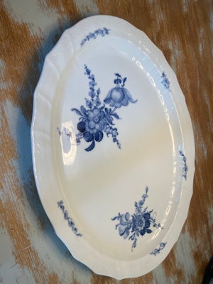 Porcelæn, Fad , Royal Copenhagen,  Royal Copenhagen Blå Blomst Svejfet Ovalt Fad No 1560

52 cm 