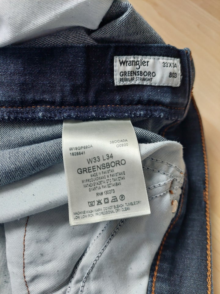 Jeans, Wrangler, str. 33