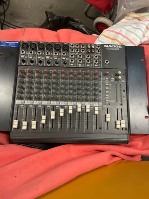 Mixer, Mackie, 14-kanals mixer
Den 14-kanals 1402VLZ14 er kendetegnet ved Mackies berømte Onyx mikro