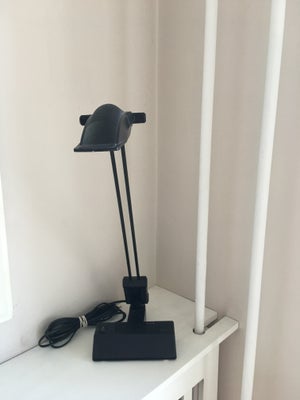 Lampe, Luxo Falcon, 2 trins afbryder.
3 meter ledning.
Velfungerende og pæn.
Kan også anvendes som l