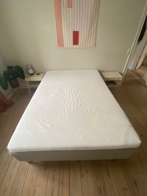 Boxmadras, IKEA, b: 140 l: 200 h: 60, Sælger denne seng fra Ikea. Sælges med topmadras. 
Sengen er c