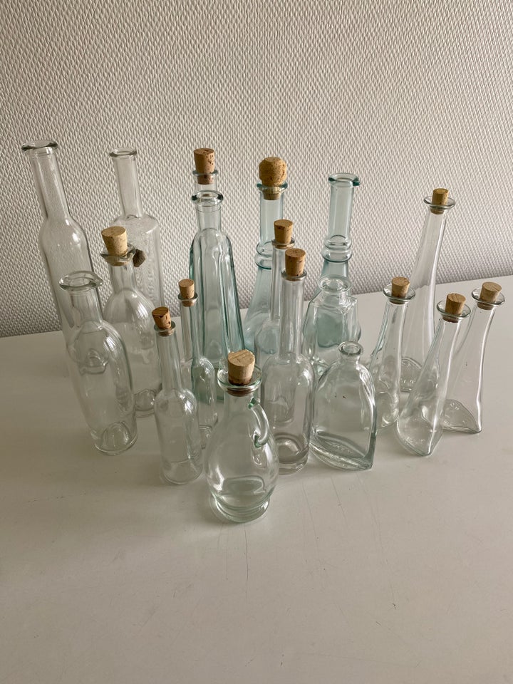 Glas, 19 glasflasker til olie-eddike