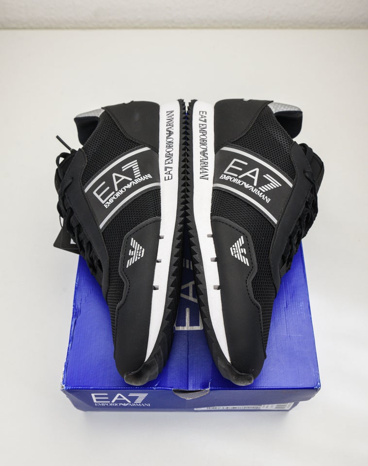 Sneakers, Brand New Emporio Armani EA7 B&W 2.0, str. 42,5