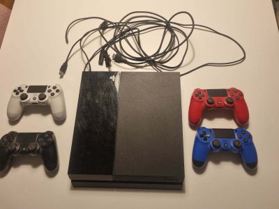 Playstation 4, God, Sælger min playstation 4 med 4 controllere og strømstik, hdmi-stik og opladerkab