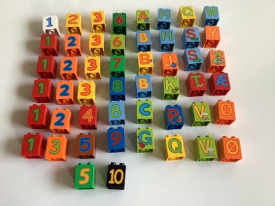 Lego Duplo, Reservedele, Duplo klodser med tal og bogstaver i str 2x2 i dobbelt højde, klar til herl