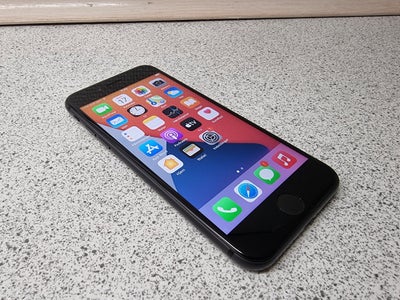 iPhone 8, 64 GB, sort, Perfekt, Fin iphone 8 uden ridser.

64 gb.
92% batteri kapacitet.
IOS 16.7.7
