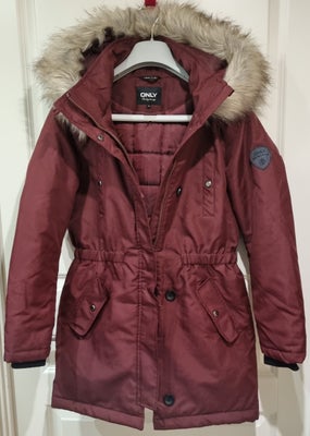 Vinterjakke, str. 40, Only, Jeg sælger denne jakke fra Only i farven Merun. Den er blevet brugt mege