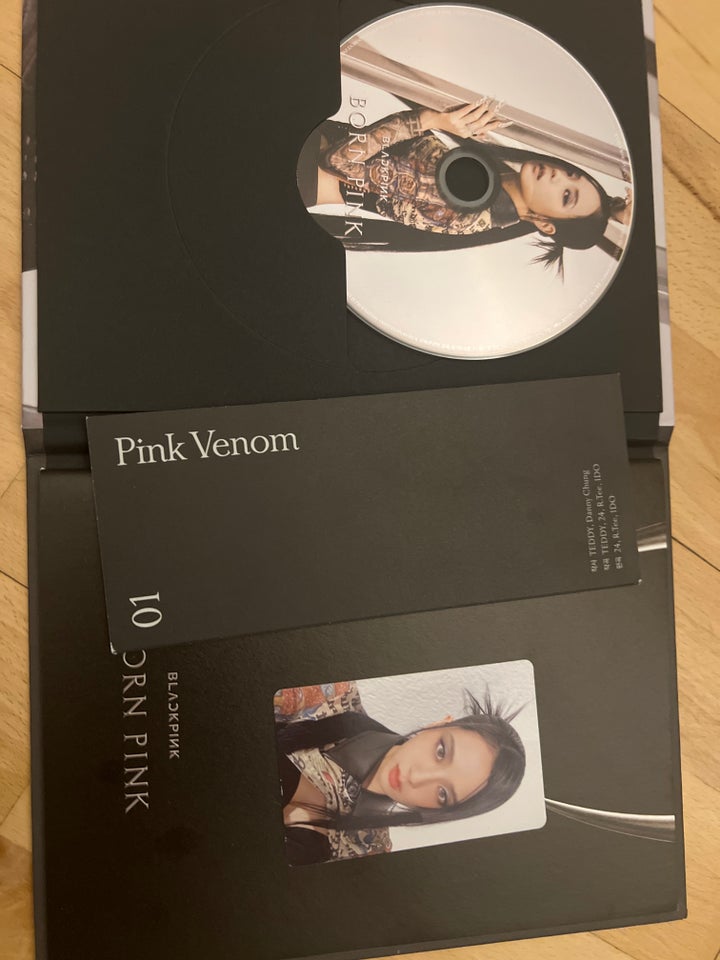 Black Pink album, Blad